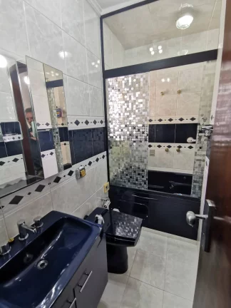 Imagem Sobrado 250 m² 3 Dormitórios sendo 2 Suítes Porteira Fechada