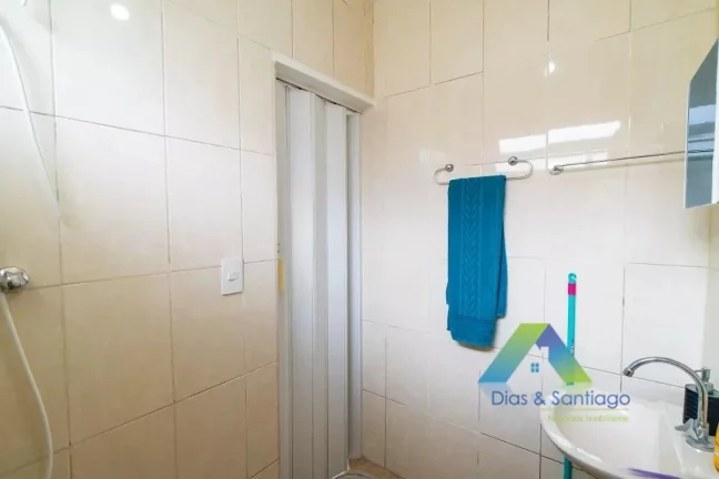 Imagem CASA TÉRREA COM 3 DORMITÓRIOS E 4 VAGAS EM VILA SANTA CATARINA/SP!