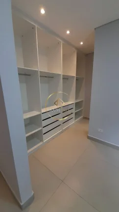 Imagem Casa térrea, 3 Dormitórios (1 suíte), 4 vagas, 300m2, Condomínio Malibu.