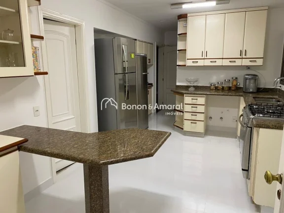 Imagem Lindo e espaçoso apartamento com 218m² de área. Recém reformado, possui 4 dormitórios, sendo 2 ...