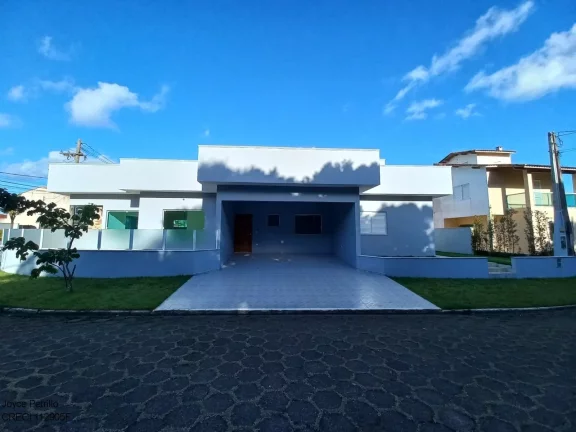 Imagem Casa nova com 4 suítes, piscina e fino acabamento à venda em condomínio de luxo em Peruíbe.
