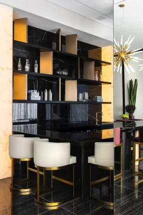 Imagem Apartamento 4 ou + dormitórios para Venda em Balneário Camboriú / SC no bairro Centro