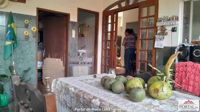 Imagem Casa com quintal a venda em Nova Lima, região central