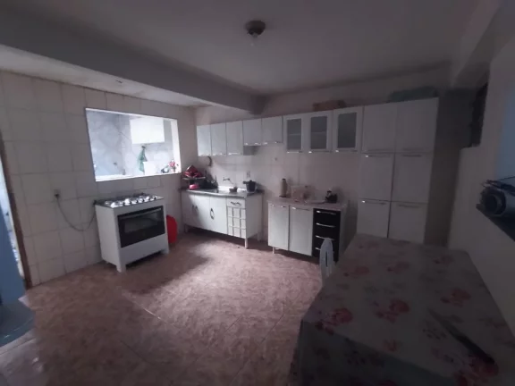 Imagem Descubra o conforto e a praticidade de viver no bairro Zilah Spósito, em Belo Horizonte! Esta casa encantadora oferece 200m² de área útil, distribuídos em ambientes amplos e bem iluminados, perfeitos