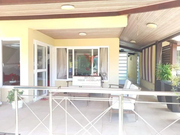 Imagem Casa de Alto Padrão em Lauro de Freitas,,com 5 Suites, piscina, Jardim,4 Vagas de Garagem
