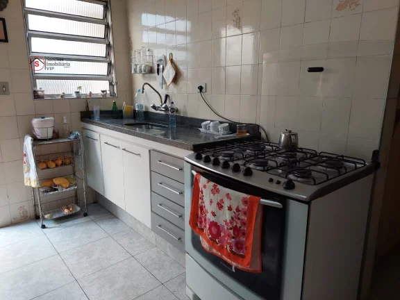 Imagem CASA TÉRREA A VENDA NA MOOCA. 3 DORMITÓRIOS, 1 SUÍTE, 2 SALAS, 2 COZINHAS, ÁREA GOURMET COM CHURRASQUEIRA, 3 BANHEIROS E 2 VAGAS DE GARAGEM COBERTAS.