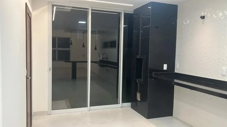 Imagem Casa Nova, Sol da Manhã, 2 Garagens, Pé Direito Duplo, 3 Quartos (2 Suítes +1 Quarto Social).