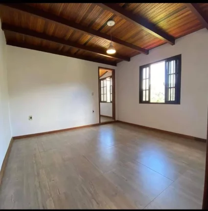 Imagem Vendo esta linda casa muito próximo ao centrinho de lumiar. Nova Friburgo