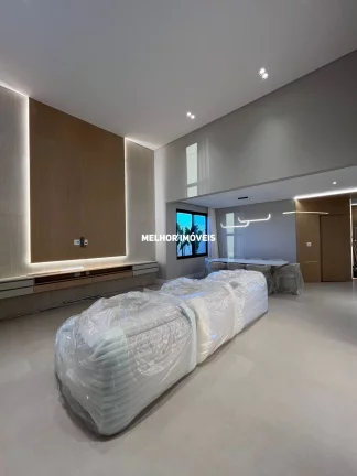 Imagem Casa Alto Padrão á venda com 3 suítes, um escritório, 4 vagas localizada em condomínio fechado em Camboriú.