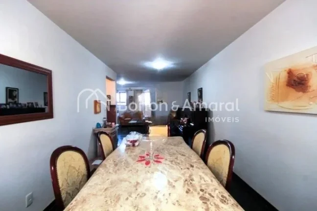 Imagem Imóvel amplo à venda com 4 quartos, sendo 3 suítes, e 5 banheiros no total. Este imóvel está be...
