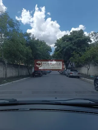 Imagem Vendo Oportunidade no Guarapiranga. Apartamento de 2 dormitórios, Sala, cozinha,Banheiro, área de serviço, 1 vaga de garagem, por R$. 150.000, aceita carro e moto como parte de pagamento, próximo ao parque Guarapiranga. Oportunidade.