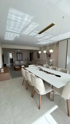 Imagem Apartamento finamente mobiliado com 4 suítes e 3 vagas de garagem em Meia Praia - Itapema/SC