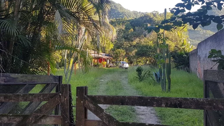 Imagem Sítio em Niterói com negociação.