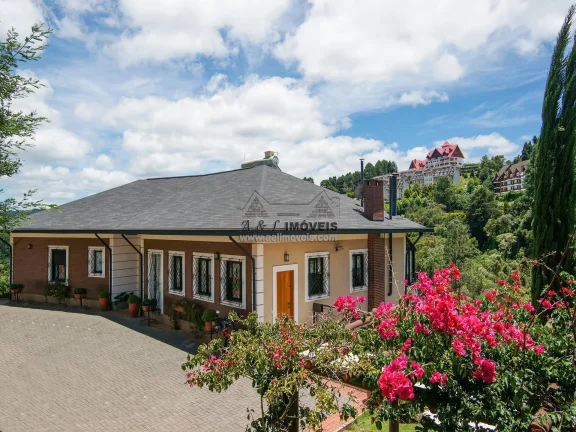 Imagem Casa à venda em Campos do Jordão – Com 5 suítes no Alto do Capivari
