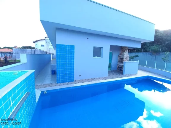Imagem Casa nova com 4 suítes, piscina e fino acabamento à venda em condomínio de luxo em Peruíbe.