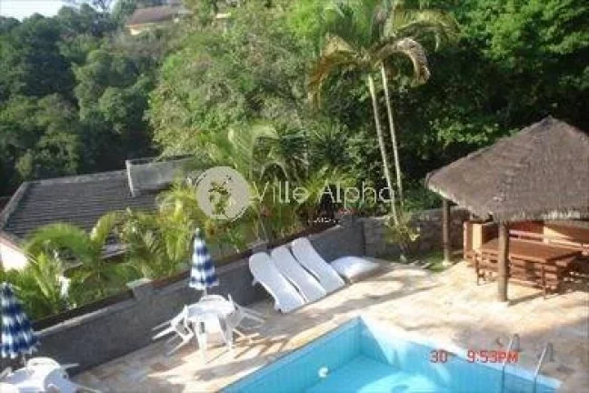 Imagem Fantástica Casa a venda no condomínio fechado da Santa Terezinha em Santos