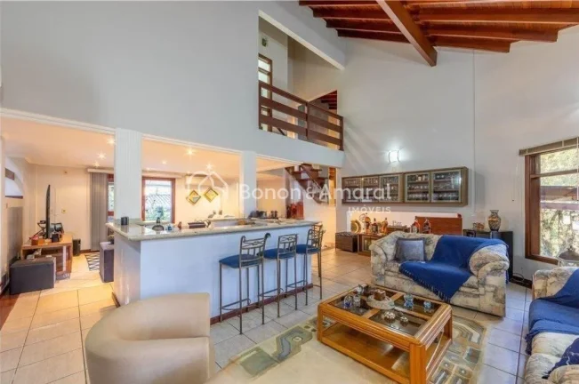 Imagem Esta charmosa residência, situada em um condomínio fechado em Valinhos/SP, oferece 1.000 m² de te...