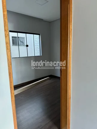 Imagem Casa Térrea Moderna no Condomínio Morada das Flores em Cambé com 3 Dormitórios, Suíte, Segurança 24h e Ótima Localização