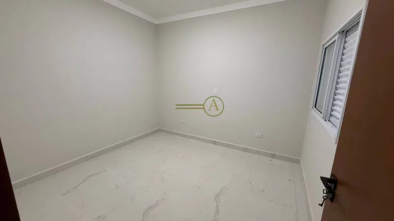 Imagem SOMENTE 200 METROS DA PRAIA - Casa térrea á venda com linda decoração e mar