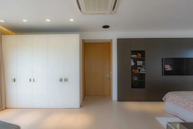 Imagem Apartamento mobiliado com 4 suítes e 5 vagas de garagem na Avenida Atlântica em Balneário Camboriú
