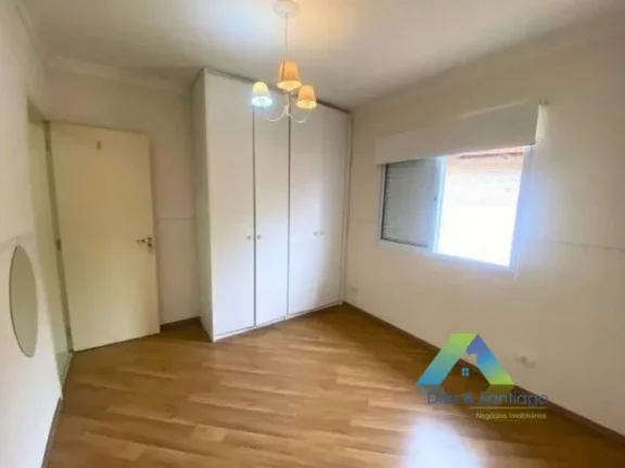 Imagem Casa Sobrado a venda com 03 quartos e 03 vagas de garagem- Cupece