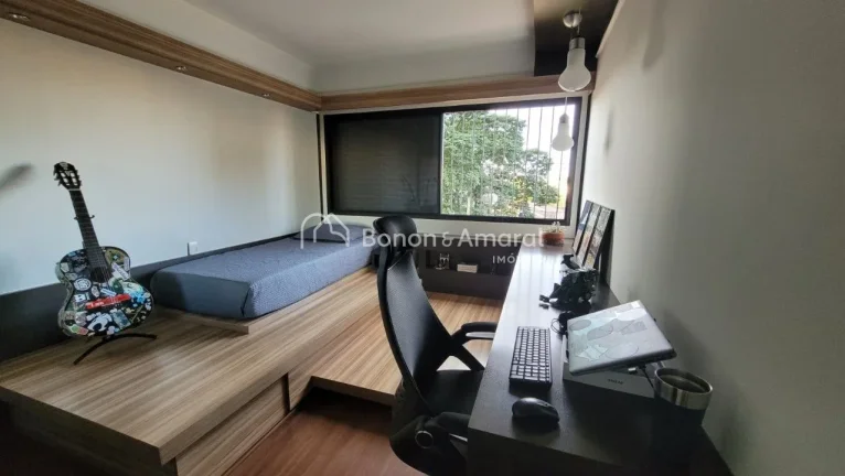 Imagem Apartamento reformado à venda no Bosque, com 121 m² muito bem distribuídos. O imóvel conta com u...