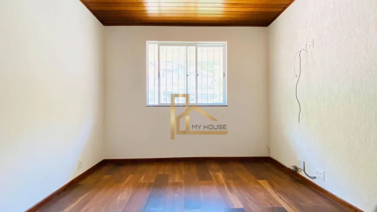 Imagem Casa com 3 quartos sendo 1 suíte no térreo à venda, 120 m² por R$ 670.000 - Granja Guarani - Teresópolis/Rio de Janeiro
