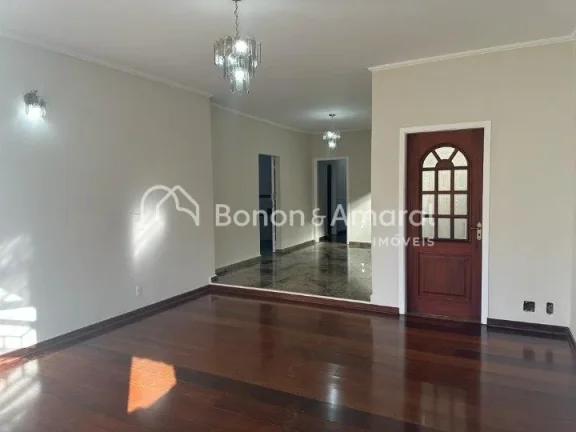 Imagem Imóvel com excelente acabamento, estrutura sólida e totalmente reformado. Com 3 dormitórios, todo...