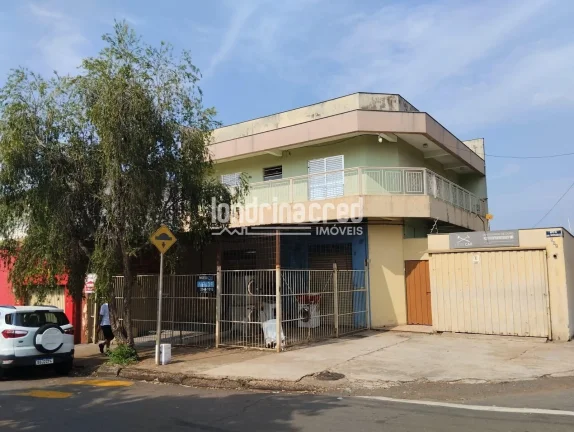 Imagem Salão Comercial com Casa nos Fundos e Apartamento Superior: Terreno de 340m² e 280m² de Área Útil. Ideal para Investimento ou Negócio! Oportunidade Única!