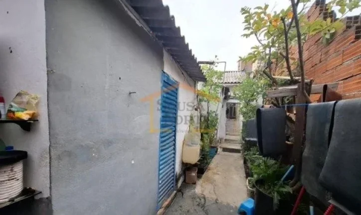 Imagem Terreno com casa antiga à venda, ideal para reforma ou demolição. O imóvel conta com 1 dormitór...