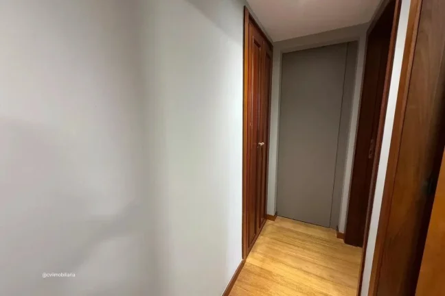 Imagem Este espaçoso apartamento de 95 metros quadrados está localizado no prestigiado bairro Funcionári...
