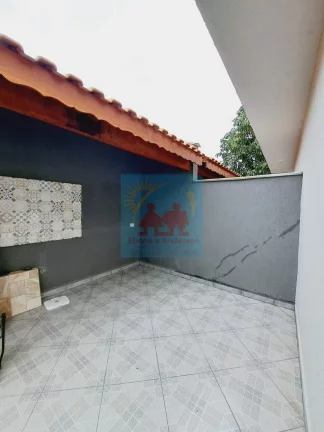 Imagem CASA EM ITANHAÉM - BAIRRO RESIDENCIAL - 2 DORMITÓRIOS (1 SUÍTE) - 2 VAGAS DE GARAGEM