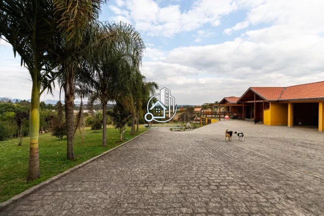 Imagem Casa de Madeira em Garapeira | 200m² | 2 Quartos (1 Suíte) | Terreno 3.561m² | Condomínio Fechad...
