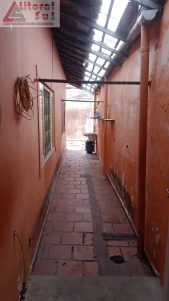 Imagem Casa à venda em Praia Grande-SP, bairro Ocian: 2 quartos, 1 sala, 1 banheiro, 2 vagas, 150m². Imperdível oportunidade!