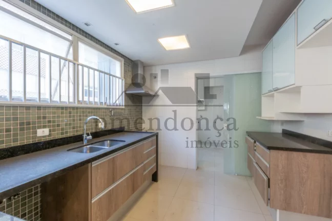 Imagem Apartamento reformado com 230m² em Higienópolis, 3 quartos (1 suíte) e 2 vagas.
