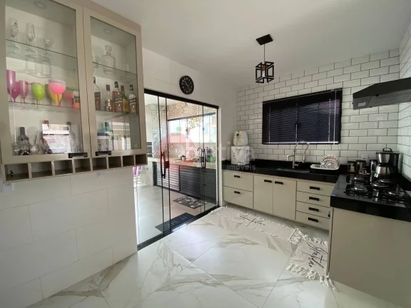 Imagem Casa linear, 3 quartos, mobiliada, Cond. dos Pássaros - Cabo Frio