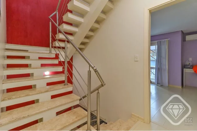 Imagem Casa luxuosa na Tristeza que combina espaço, privacidade e alto padrão.

Com 340 metros quadrados ...