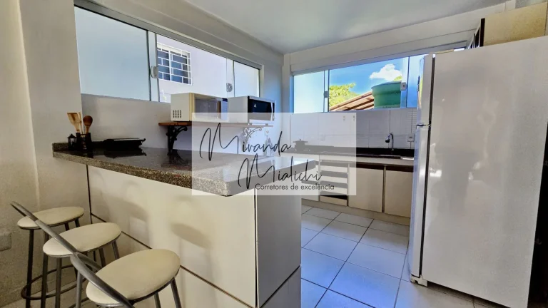 Imagem Casa Multifamiliar para venda em Ponta das Canas, 495m²