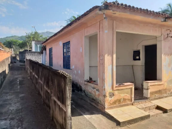 SANTÍSSIMO - 2 CASAS C0M 467M² EXCELENTE TERRENO - RJ -