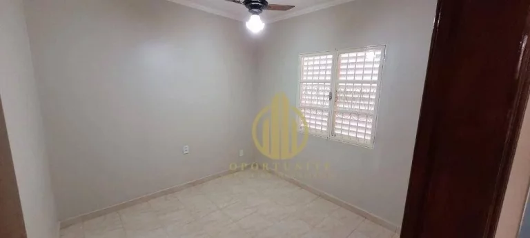 Imagem Casa em ótimo estado - 2 dormitórios e piscina à venda, 111 m² por R$ 380.000 - Jardim Interlagos - Ribeirão Preto/SP