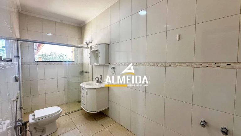 Imagem Casa com 3 dormitórios para alugar, 450 m² por R$ 3.825,00/mês - Vila Saibreiro - Rio Claro/SP