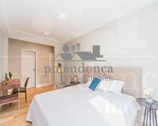 Imagem Apartamento reformado com 153m², 2 quartos sendo 1 suíte e 2 vagas.