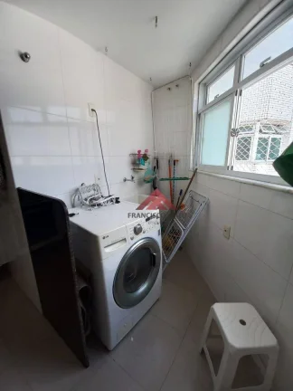 Imagem Varandão,salão.04 quartos 03 vagas na escritura,em um magnifico apartamento no miolo do inga,na presidente pedreira,todo mobiliado,inclusive ficam os