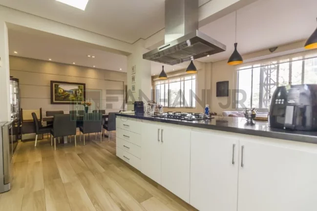 Imagem Apartamento de luxo à venda em São Paulo-SP, Jardim Europa: 3 quartos, 1 suíte, 3 salas, 4 banheiros, 3 vagas, 142m². Venha conferir!