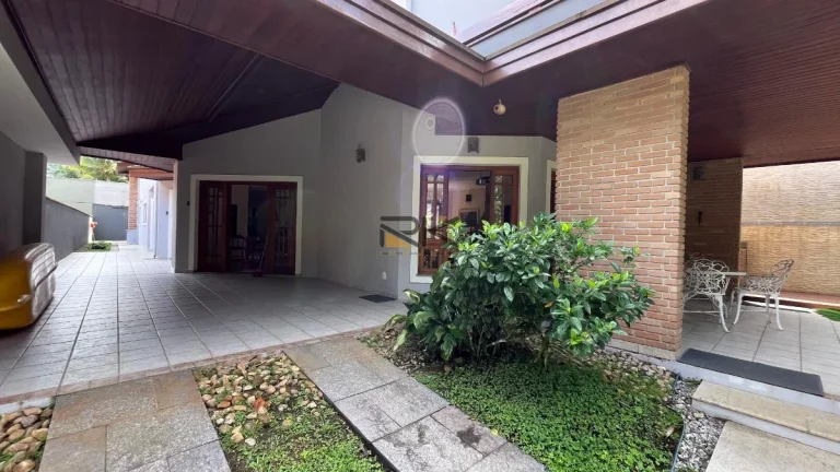 Imagem CASA EM CONDOMÍNIO COM 6 SUÍTES,SALA DE ESTAR E JANTAR,SALA DE TV,30 METROS DA ORLA,3 VAGAS DE GARAGEM
