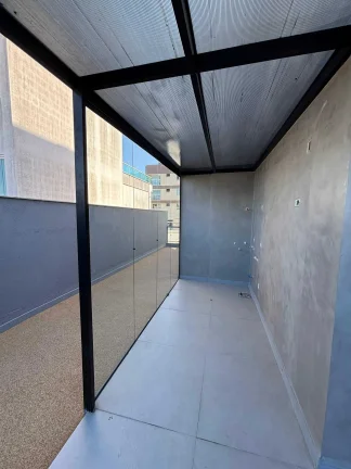 Imagem Sobrado triplex com 3 suítes e 4 vagas de garagem no bairro Ariribá em Balneário Camboriú/SC