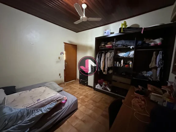Imagem CASA DE ESQUINA PARA VENDA. casa muito bem localizada contento: -3 quartos sendo 1 suíte -sala de e...