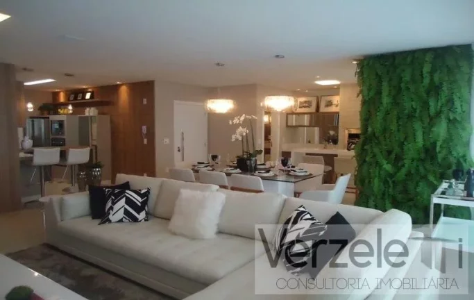 Imagem Apartamento 4 ou + dormitórios para Venda em Balneário Camboriú / SC no bairro Centro
