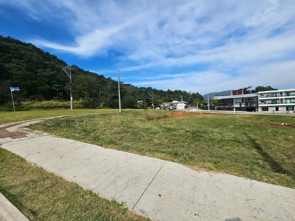 Imagem Terreno de esquina com 543,58 m² no Bairro da Barra em Balneário Camboriú SC