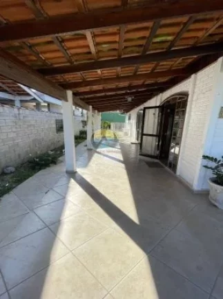 Imagem Imperdível oportunidade! Casa à venda em Ubatuba-SP, Rodovia Oswando Cruz, 3 quartos, 2 suítes, 2 salas, 1 banheiro, 133m².
